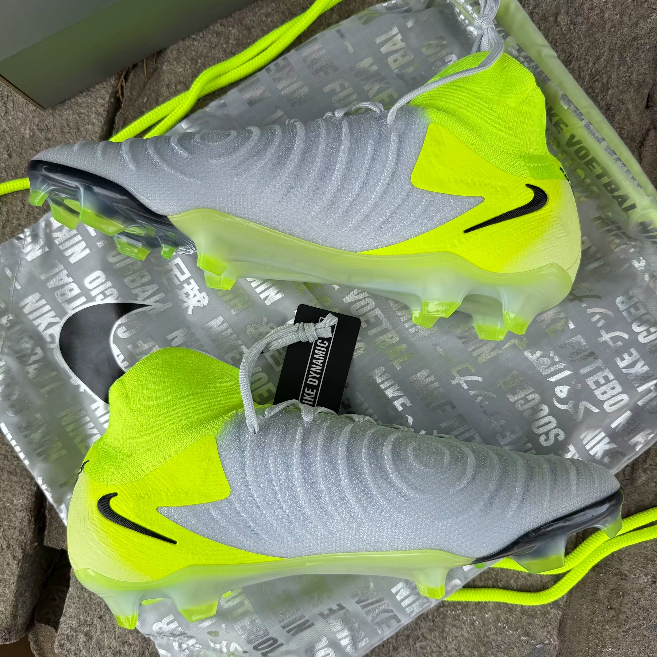 Nike Phantom Luna 2 FG FJ2572-003 - Vista laterale