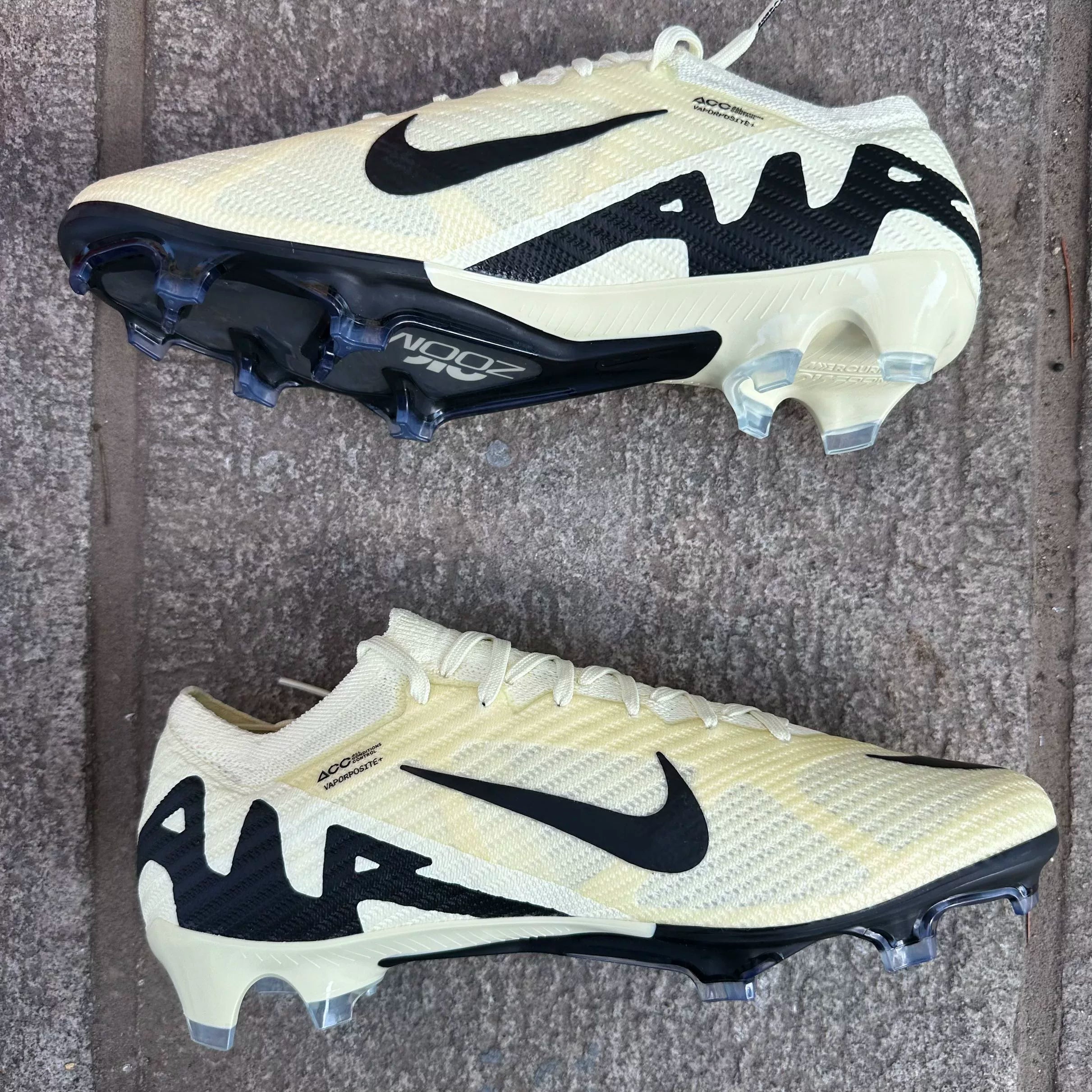 Nike Vapor Zoom FG FD0244-700 - Vista posteriore
