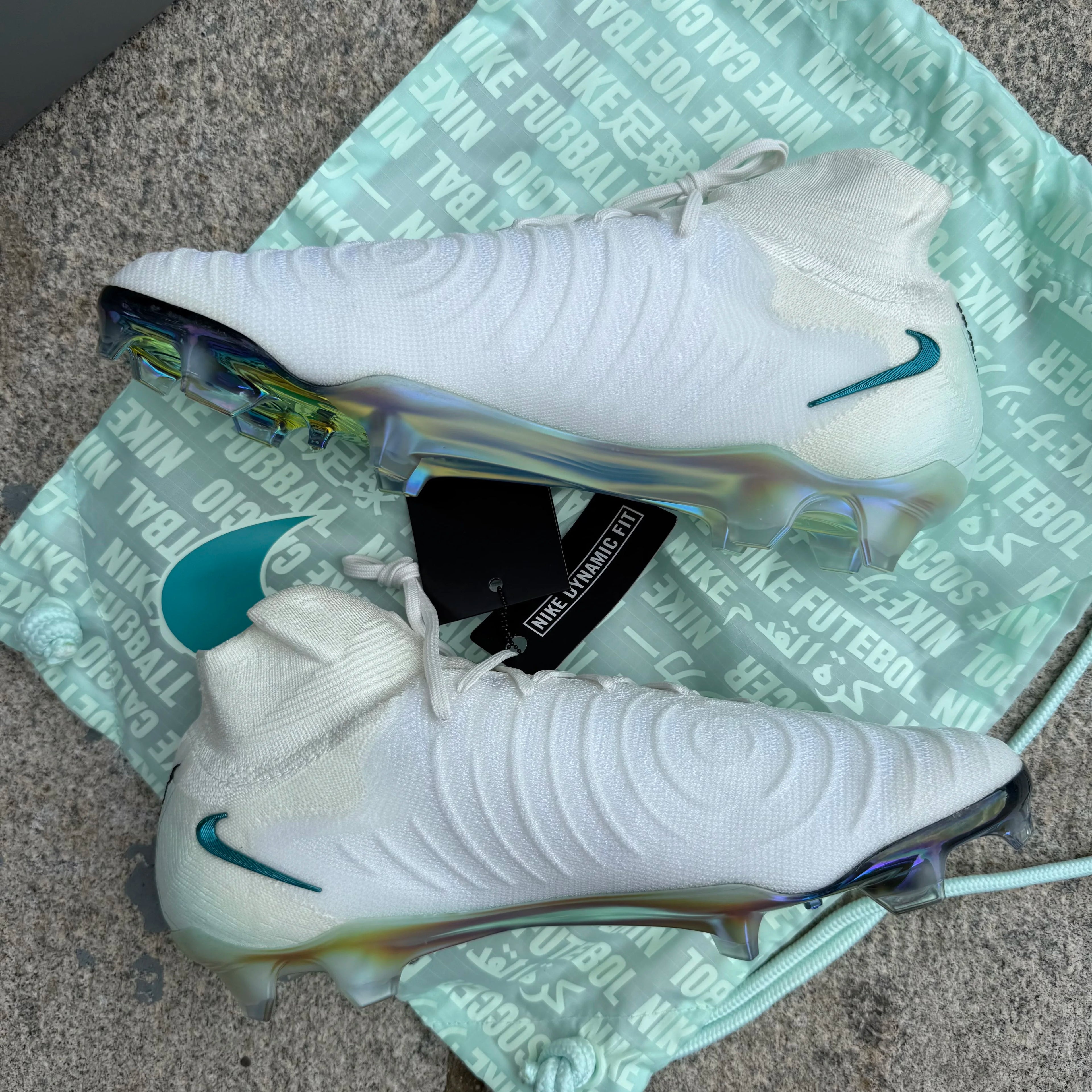 Nike Phantom Luna 2 FG HV4891-100 - Dettaglio suola
